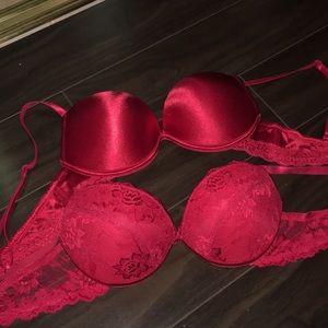 2 Fredericks of Hollywood bra size 34B